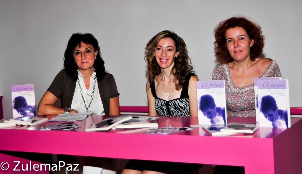 Presentación en Madrid del libro “El destino de Lisa” en Copas Rotas, con la Autora y la presenta, María del Carmen Aranda