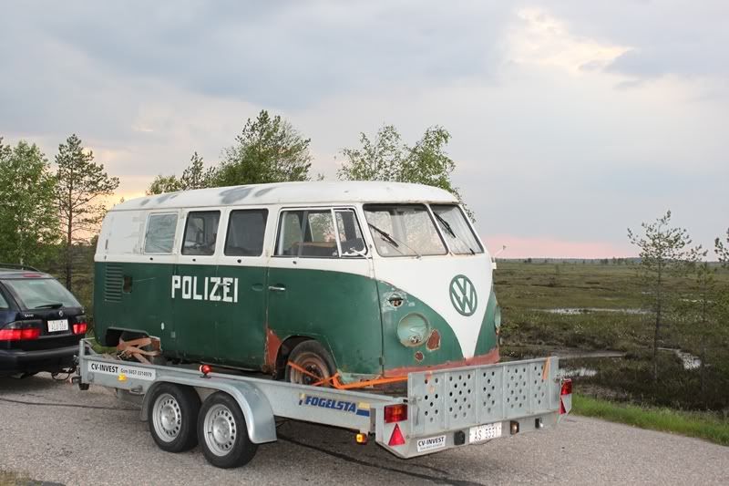 http://i1059.photobucket.com/albums/t425/beetlemic/11%20w%20splitbus/hmtningavsplittbussen04.jpg